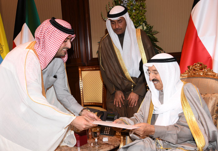 الأمير تسلم دعوة أمير قطر لافتتاح المتحف الوطني بالدوحة